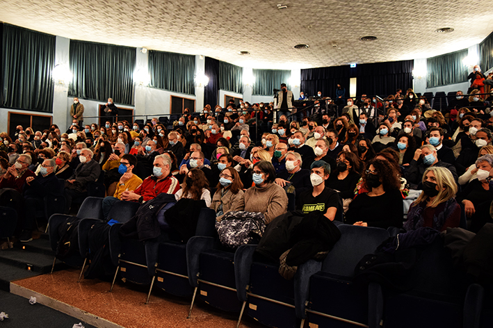 La parola al pubblico sul debutto dello spettacolo “Il castello di carta” al teatro sperimentale di Ancona
